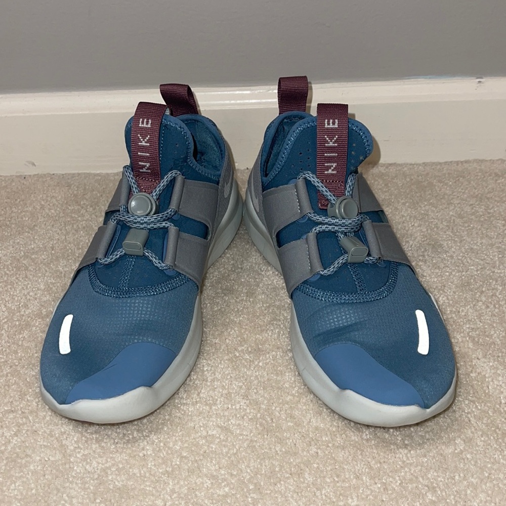 Nike tennis shoes
